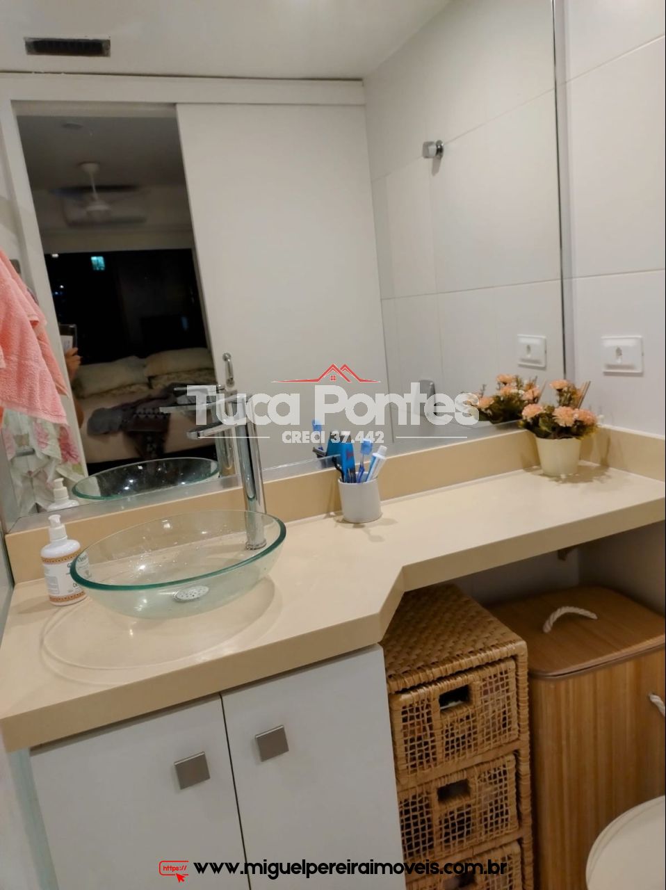 Lindo apto medindo 65m² - Na Barra da Tijuca - Posto 3 | Código:AP7