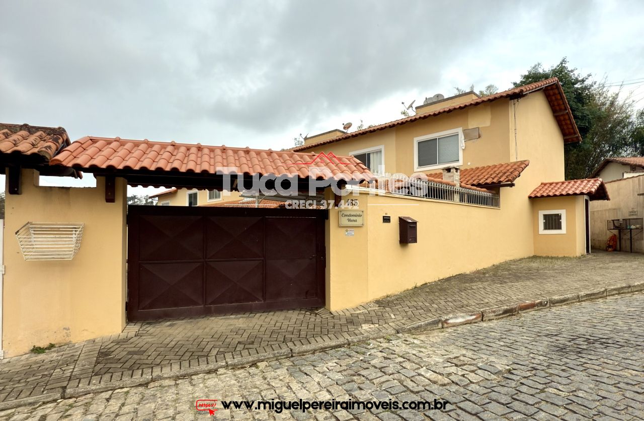 Casa no centro sem nada por fazer - Em condomínio | Código:C11