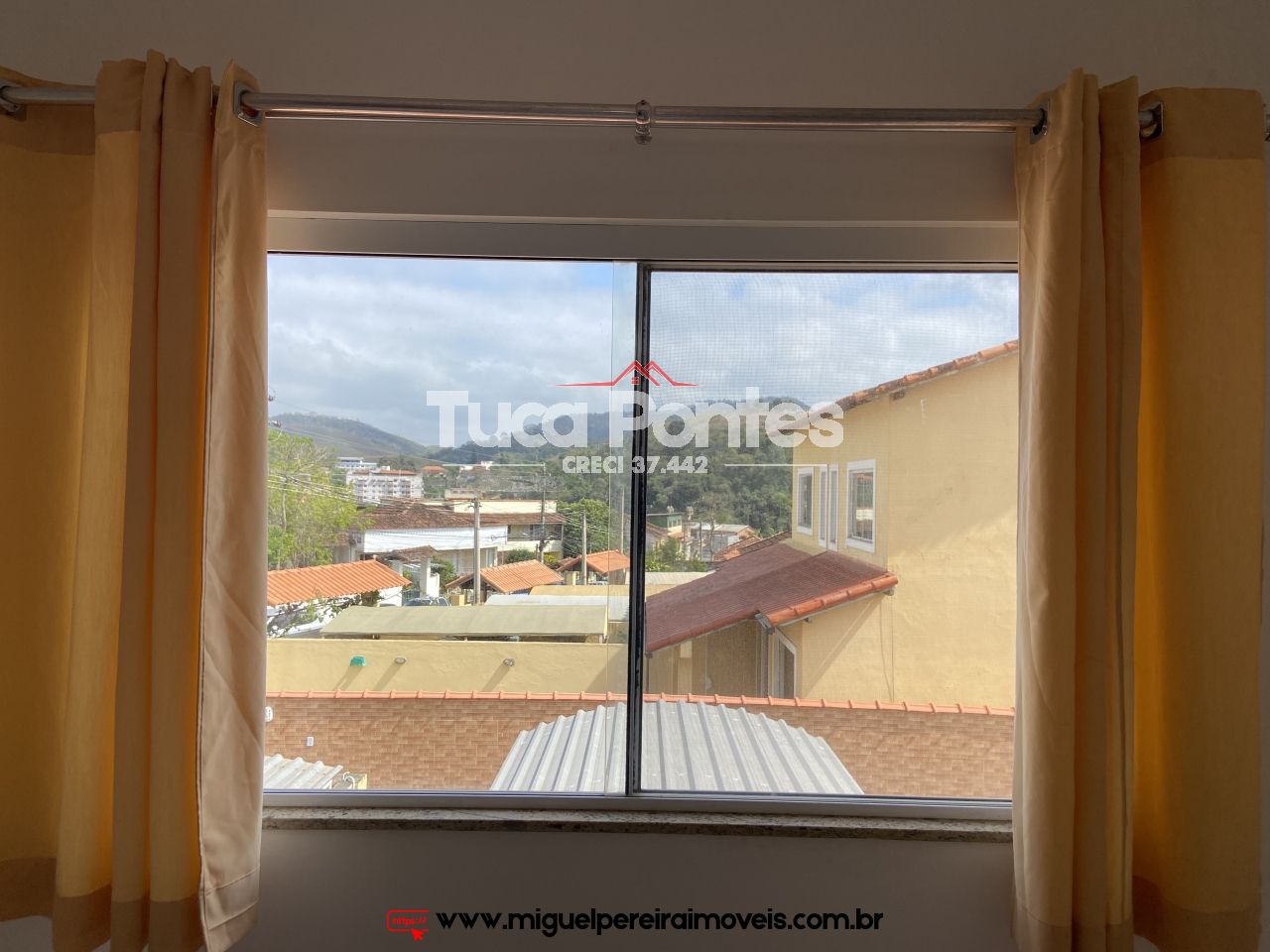 Casa no centro sem nada por fazer - Em condomínio | Código:C11