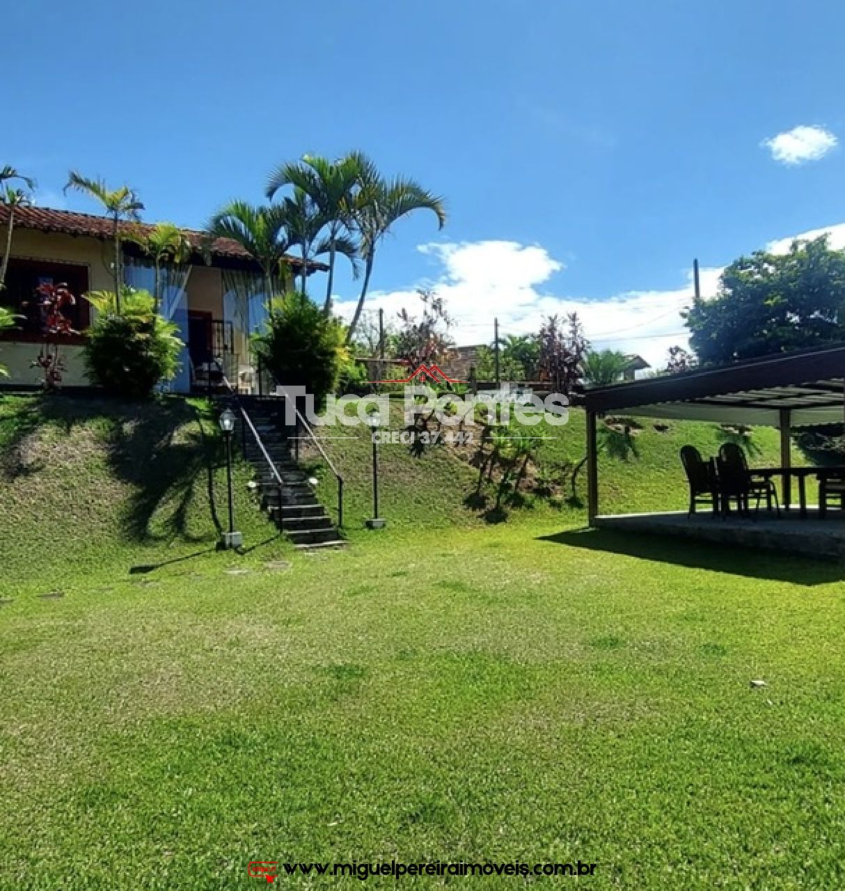 E linda vista  - Casa com belo jardim  | Código:C1111