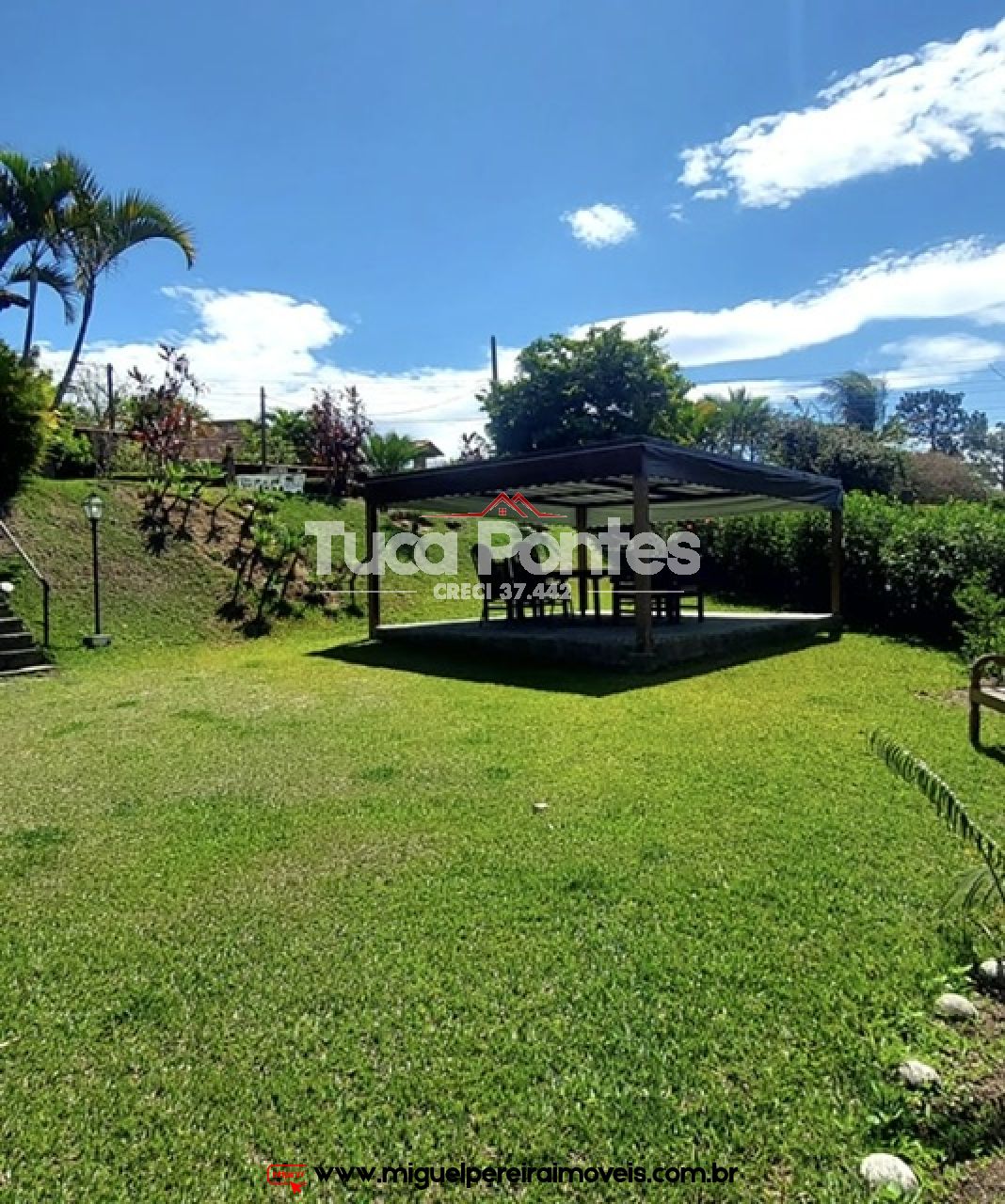 E linda vista  - Casa com belo jardim  | Código:C1111