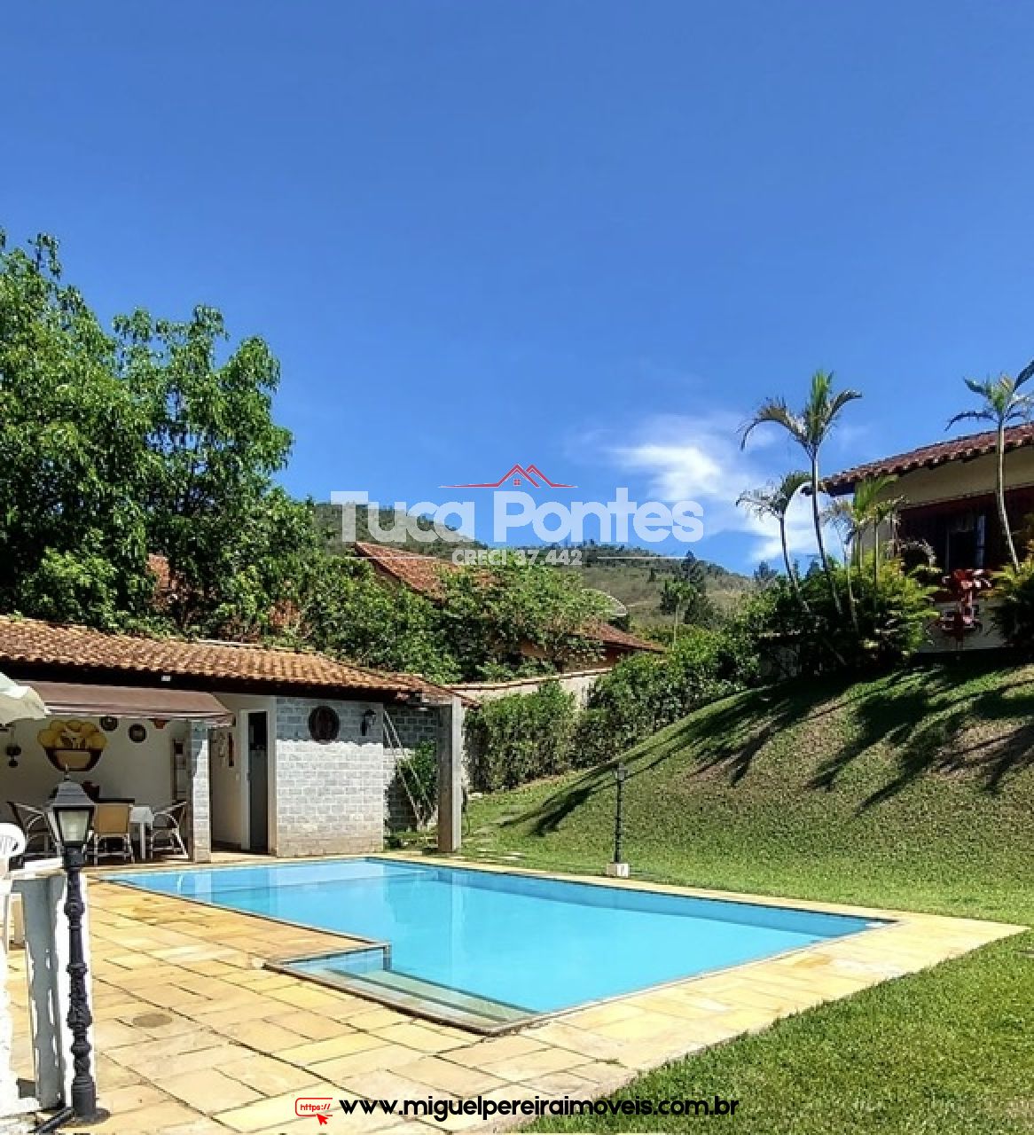 E linda vista  - Casa com belo jardim  | Código:C1111