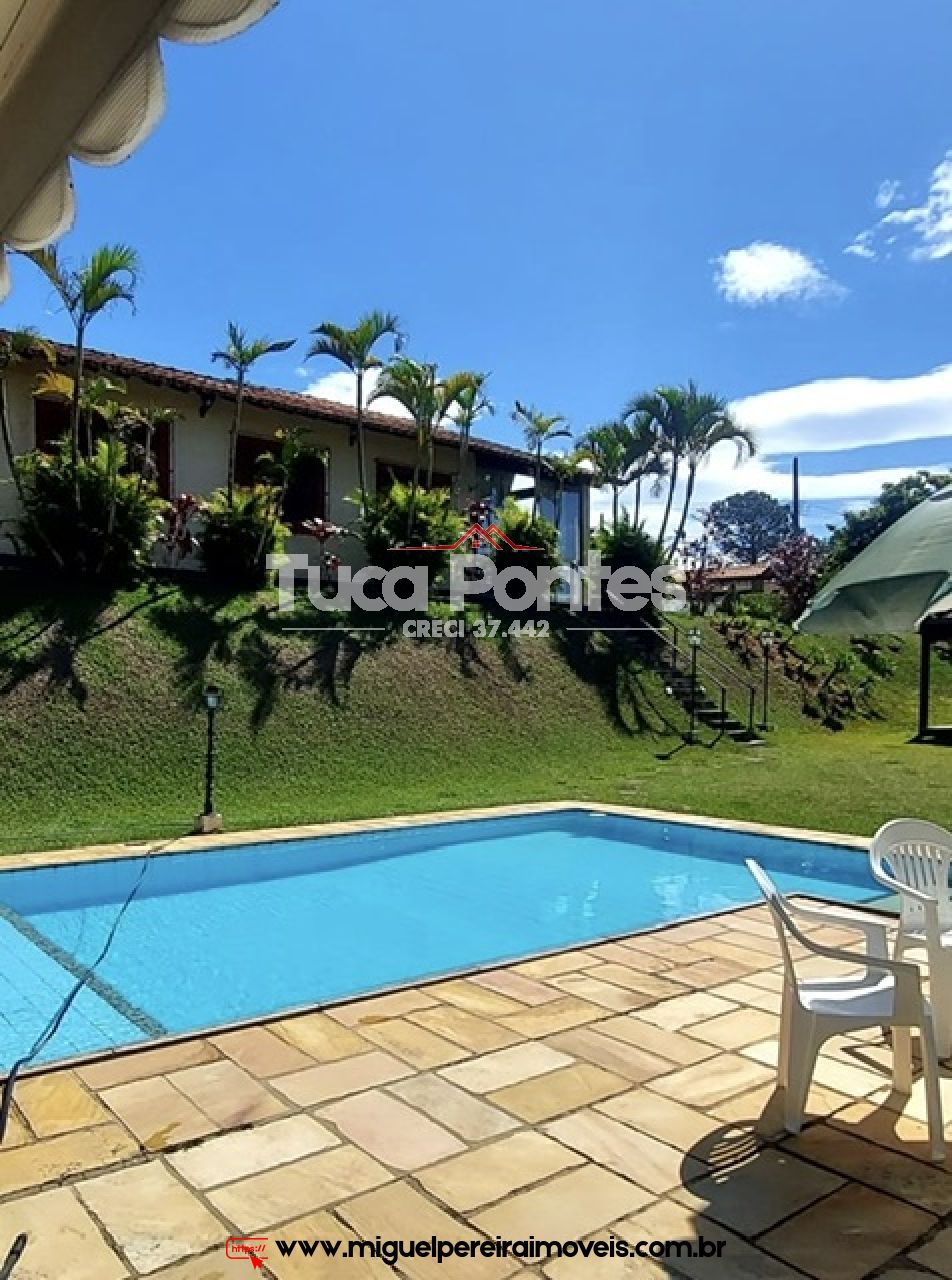 E linda vista  - Casa com belo jardim  | Código:C1111