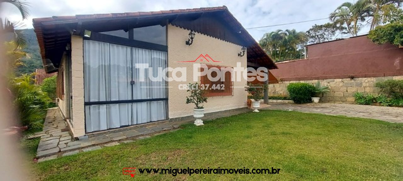 E linda vista  - Casa com belo jardim  | Código:C1111