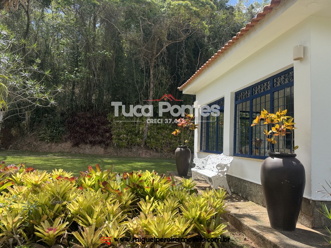 Maravilhosa chácara  - Com belíssima casa e jardim | Código:S40