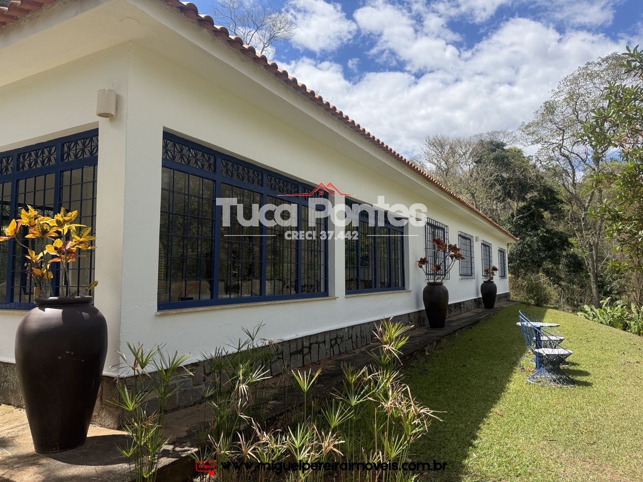 Maravilhosa chácara  - Com belíssima casa e jardim | Código:S40