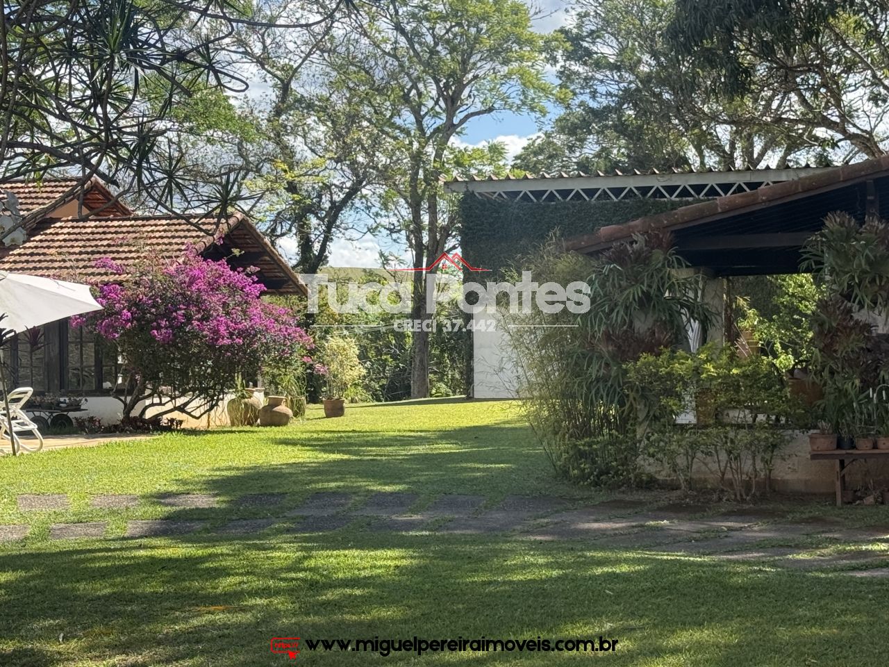 Maravilhosa chácara  - Com belíssima casa e jardim | Código:S40