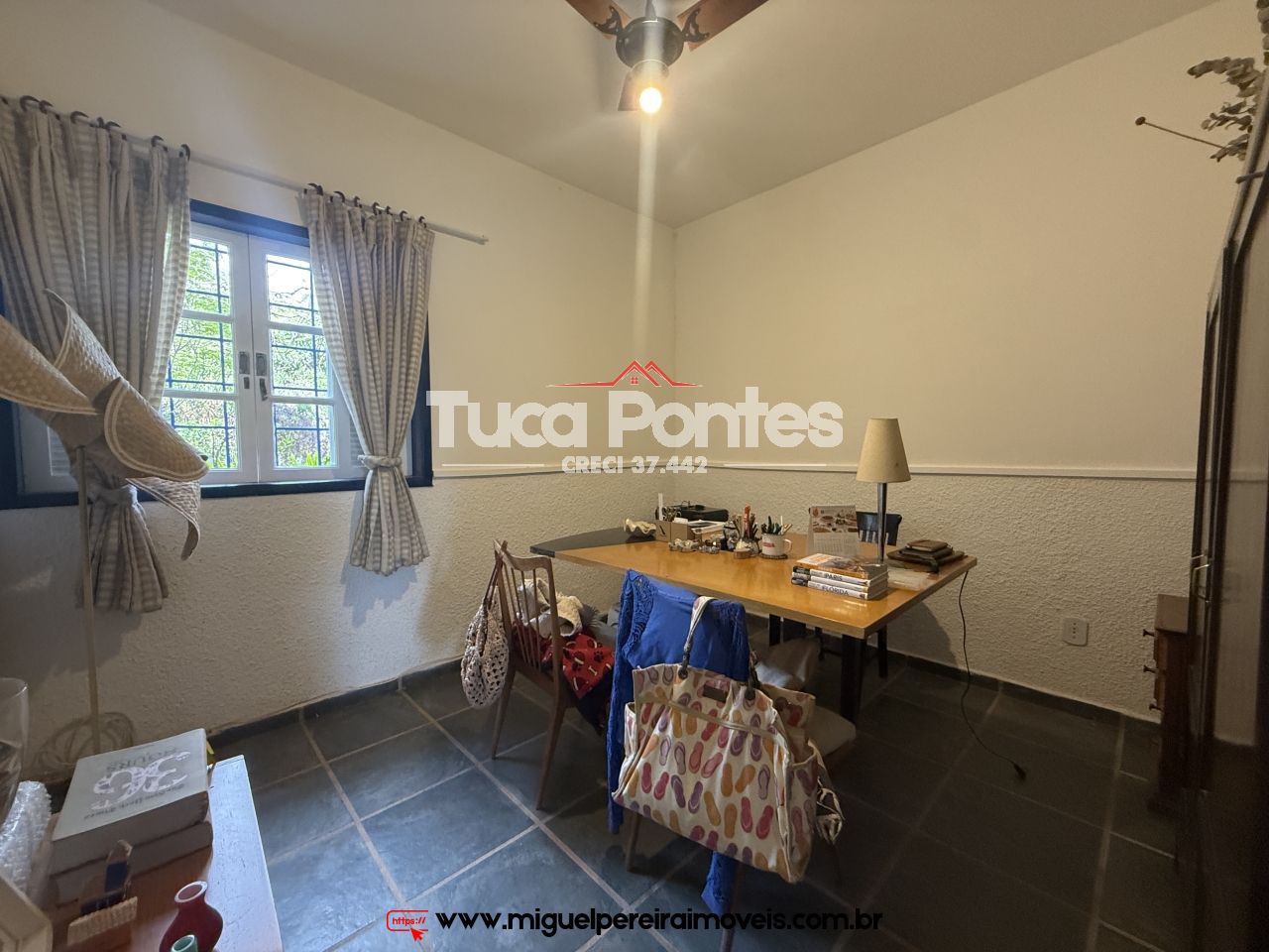 Maravilhosa chácara  - Com belíssima casa e jardim | Código:S40