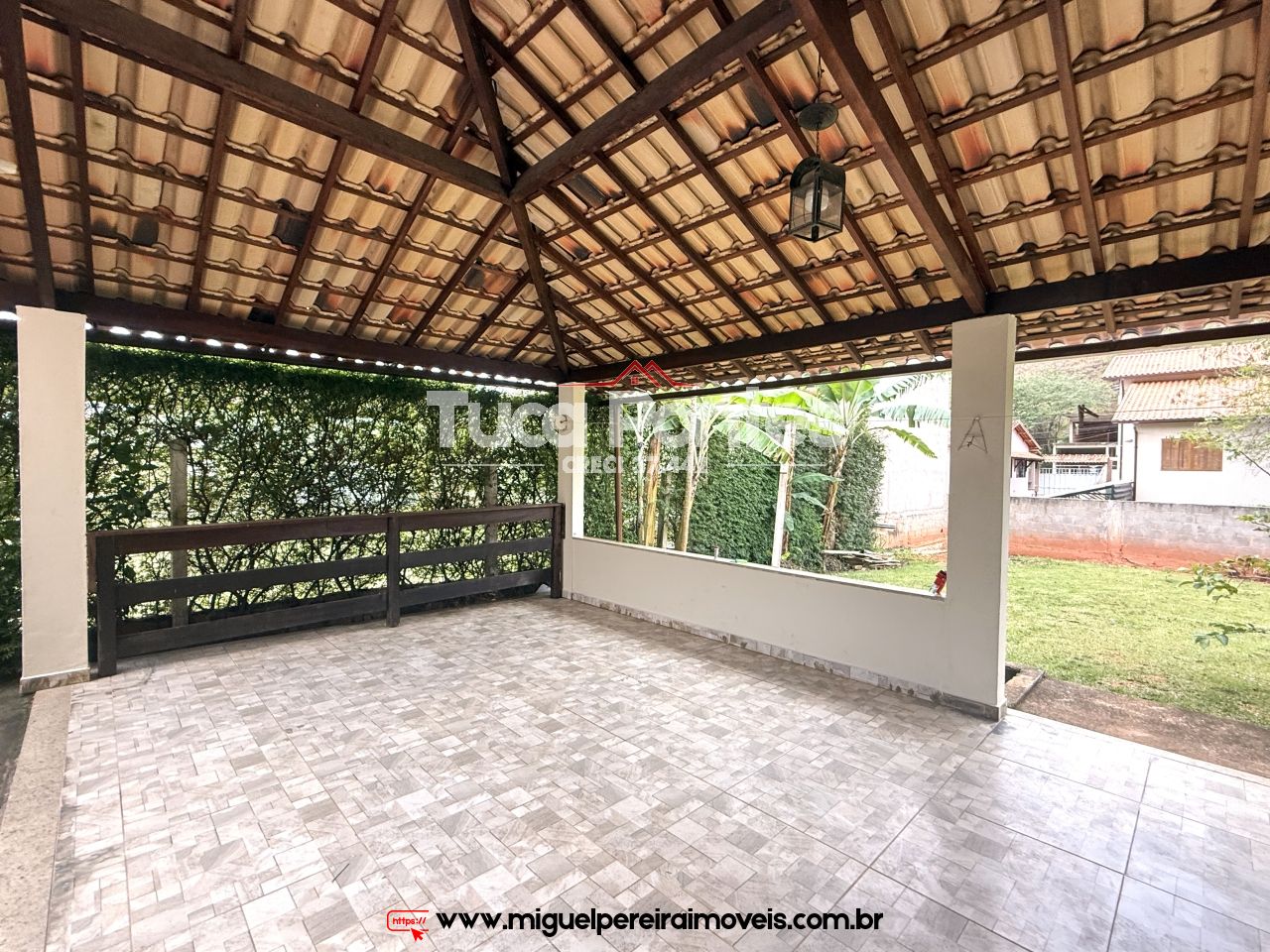 Casa seminova - Estilo colonial | Código:C65