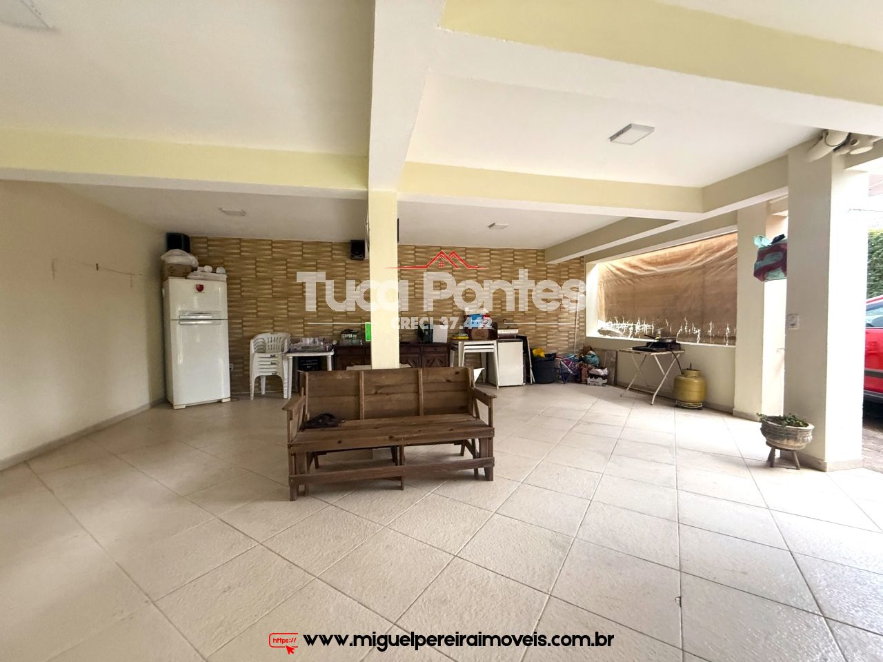 Casa seminova - Estilo colonial | Código:C65