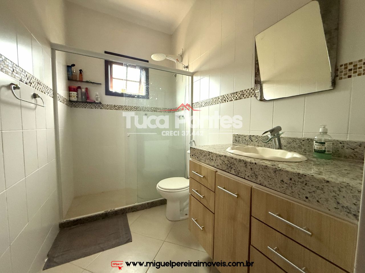 Casa seminova - Estilo colonial | Código:C65