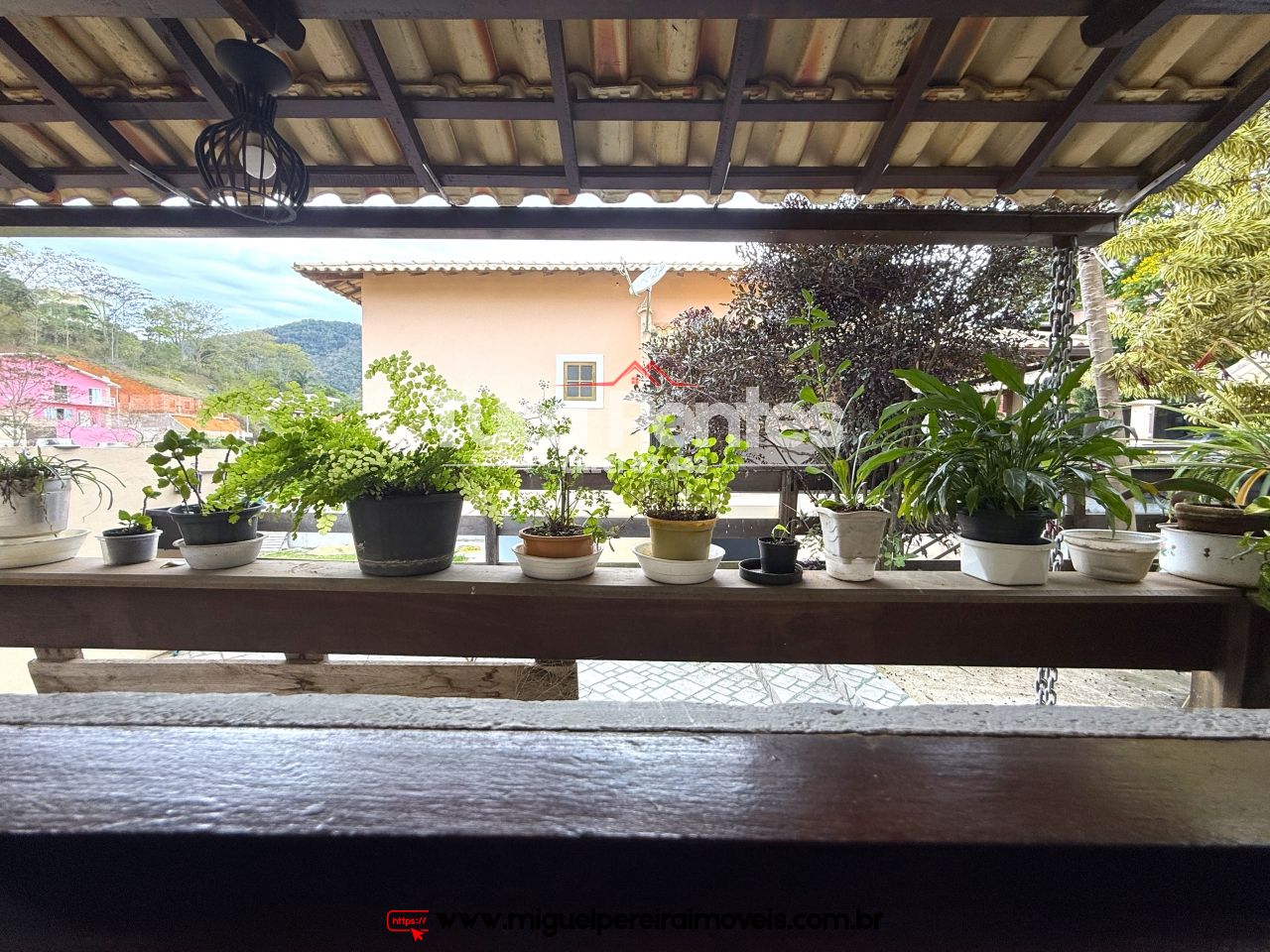 Casa seminova - Estilo colonial | Código:C65