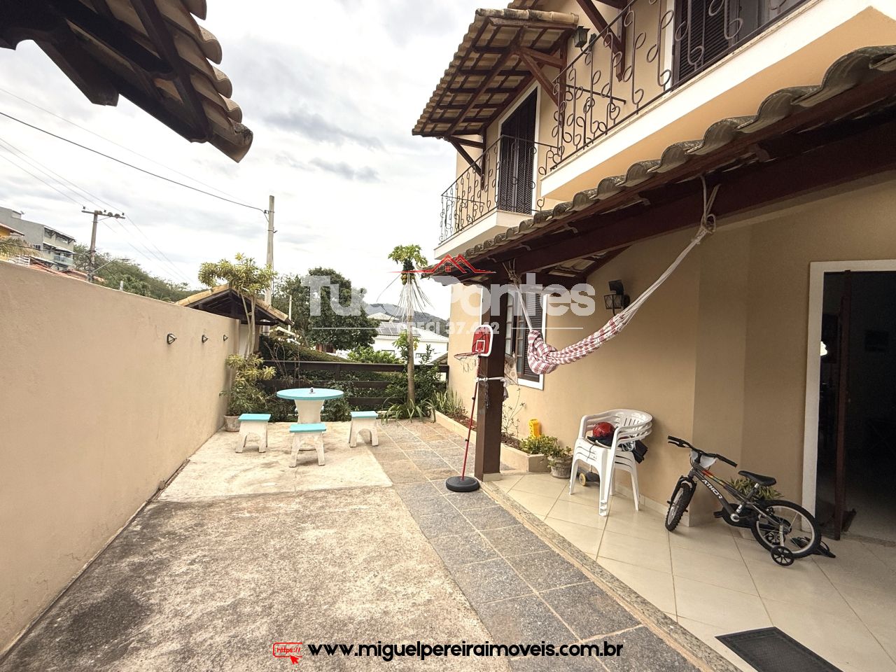 Casa seminova - Estilo colonial | Código:C65