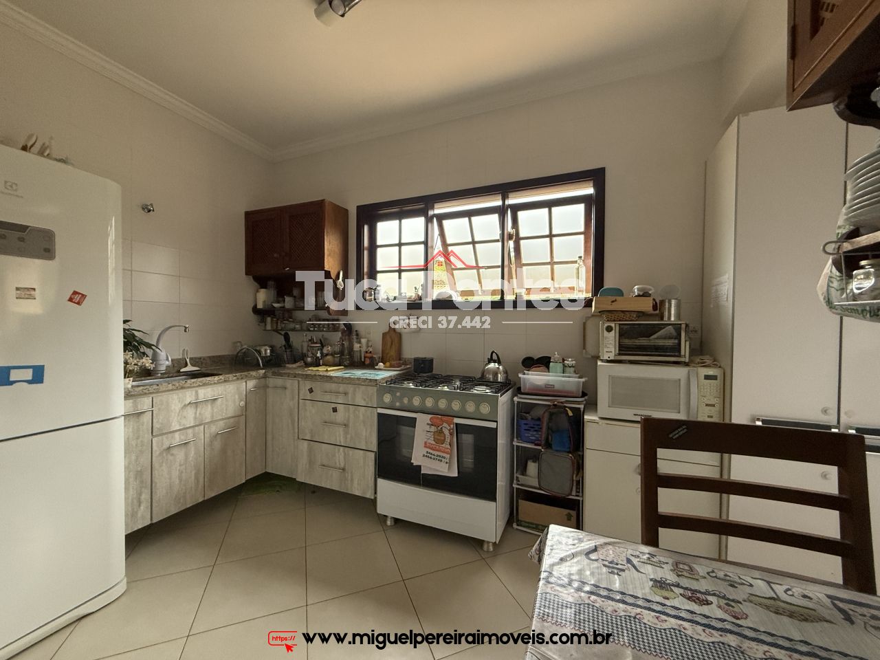 Casa seminova - Estilo colonial | Código:C65