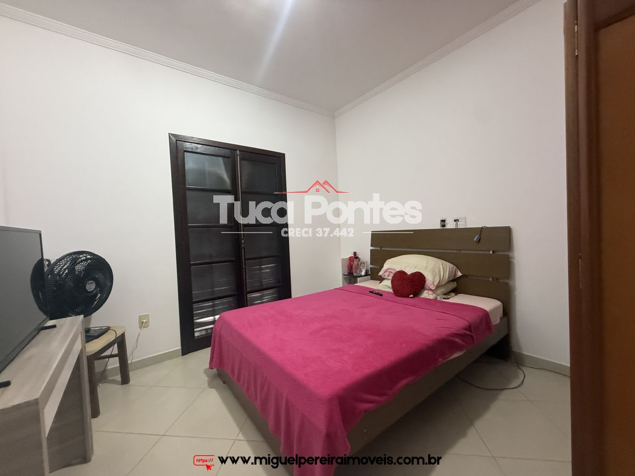 Casa seminova - Estilo colonial | Código:C65