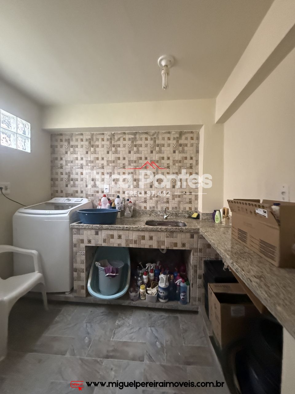 Casa seminova - Estilo colonial | Código:C65