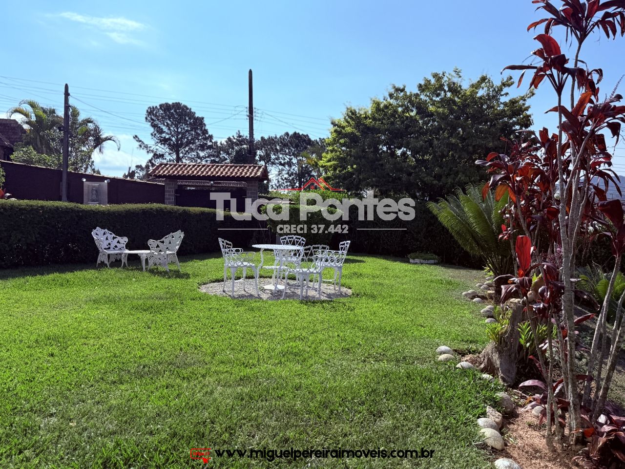 Vista encantadora - 5 Quartos, com piscina e churrasqueira  | Código:C35