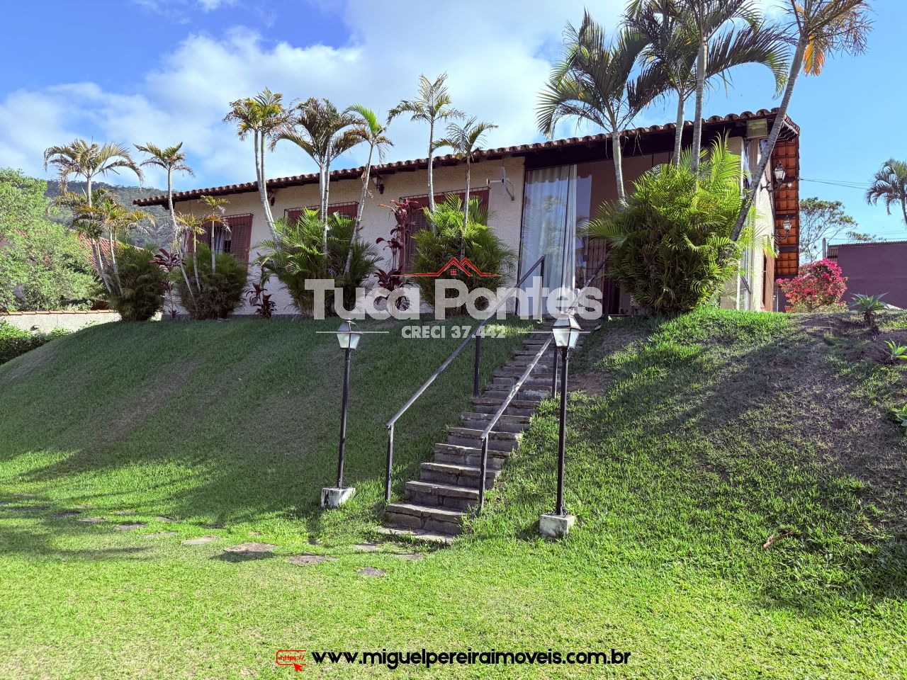 Vista encantadora - 5 Quartos, com piscina e churrasqueira  | Código:C35