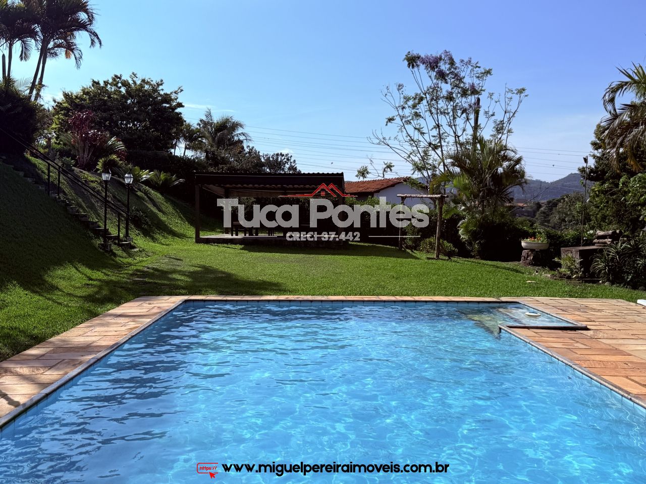 Vista encantadora - 5 Quartos, com piscina e churrasqueira  | Código:C35