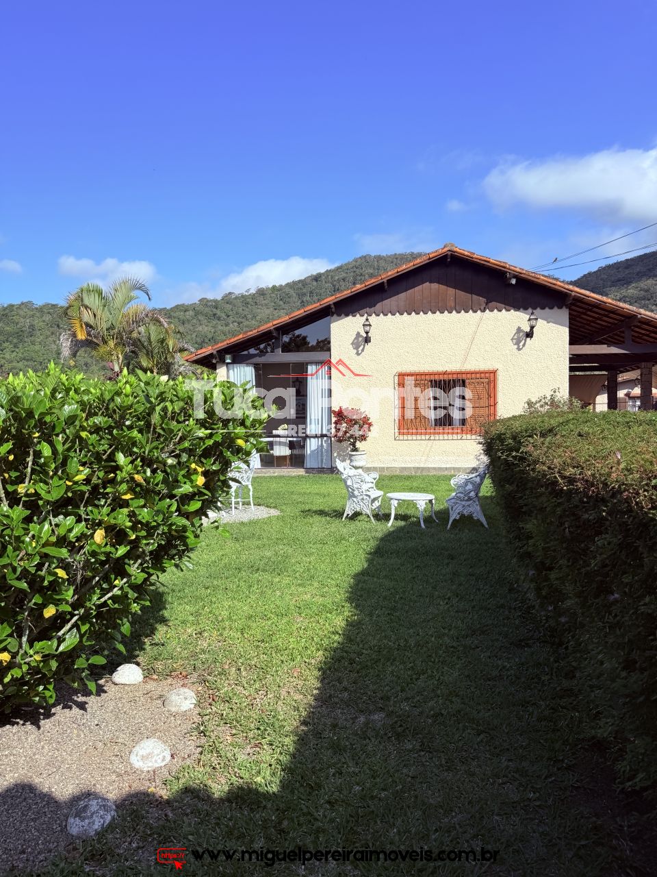 Vista encantadora - 5 Quartos, com piscina e churrasqueira  | Código:C35