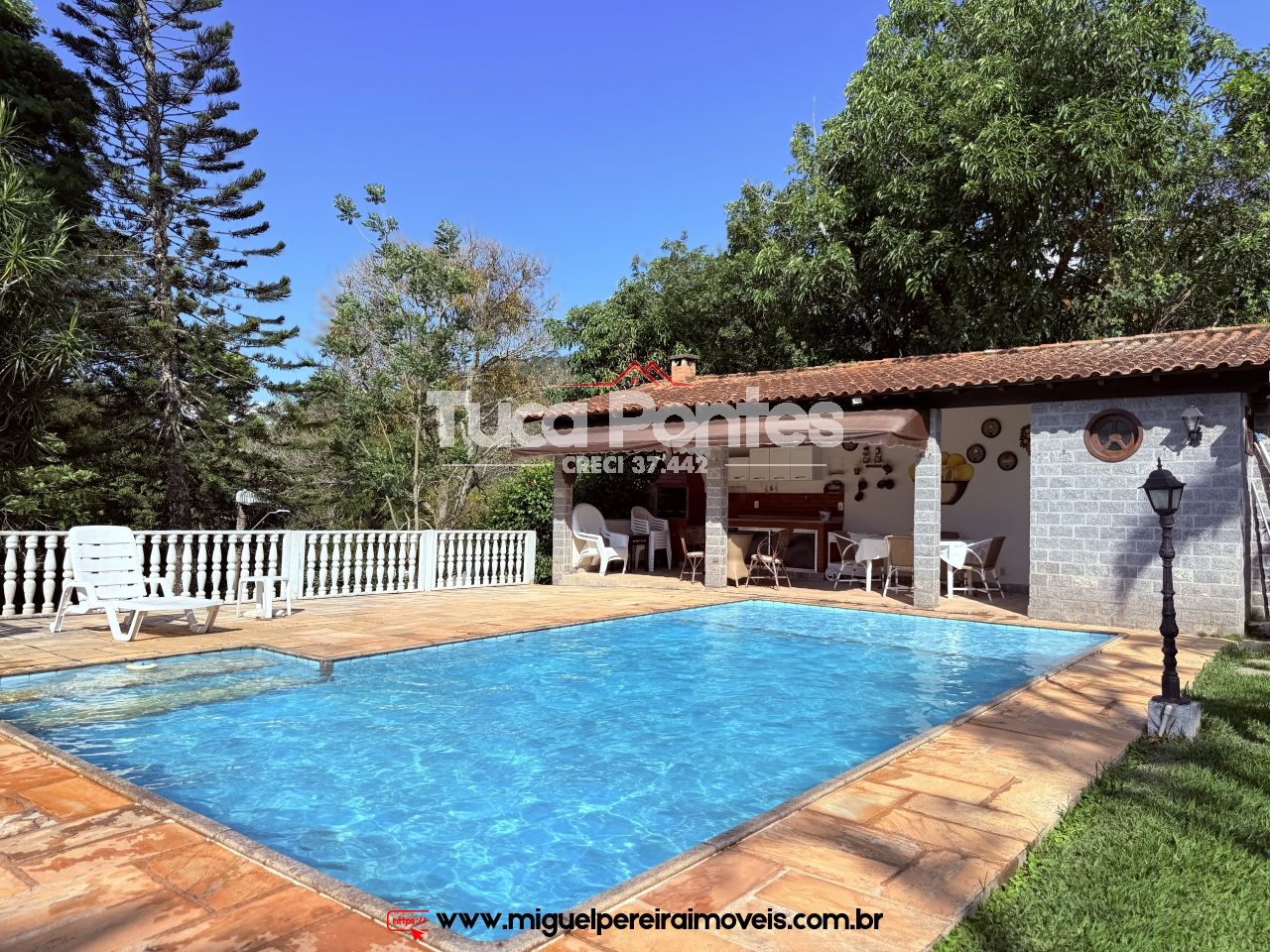 Vista encantadora - 5 Quartos, com piscina e churrasqueira  | Código:C35