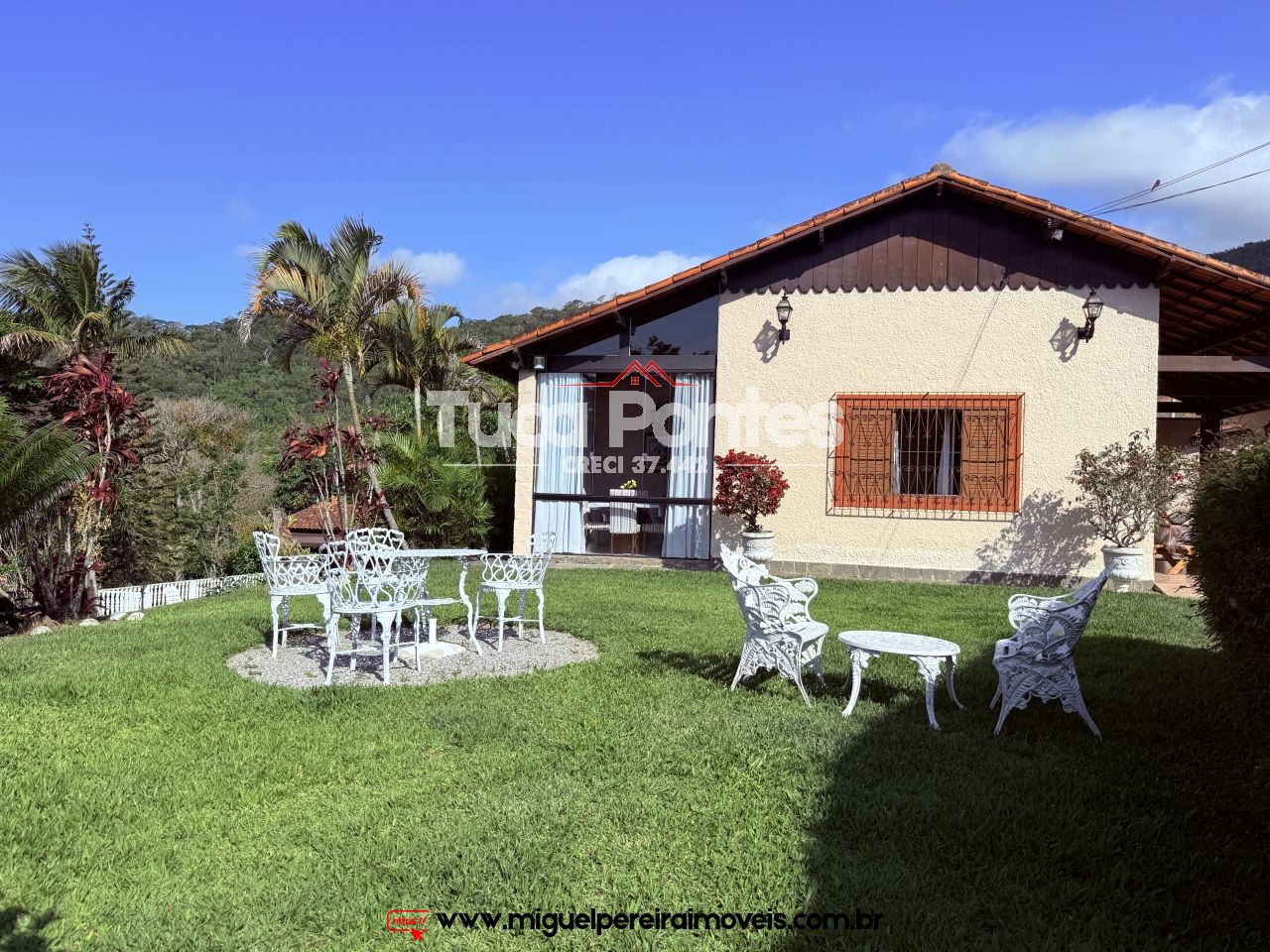 Vista encantadora - 5 Quartos, com piscina e churrasqueira  | Código:C35