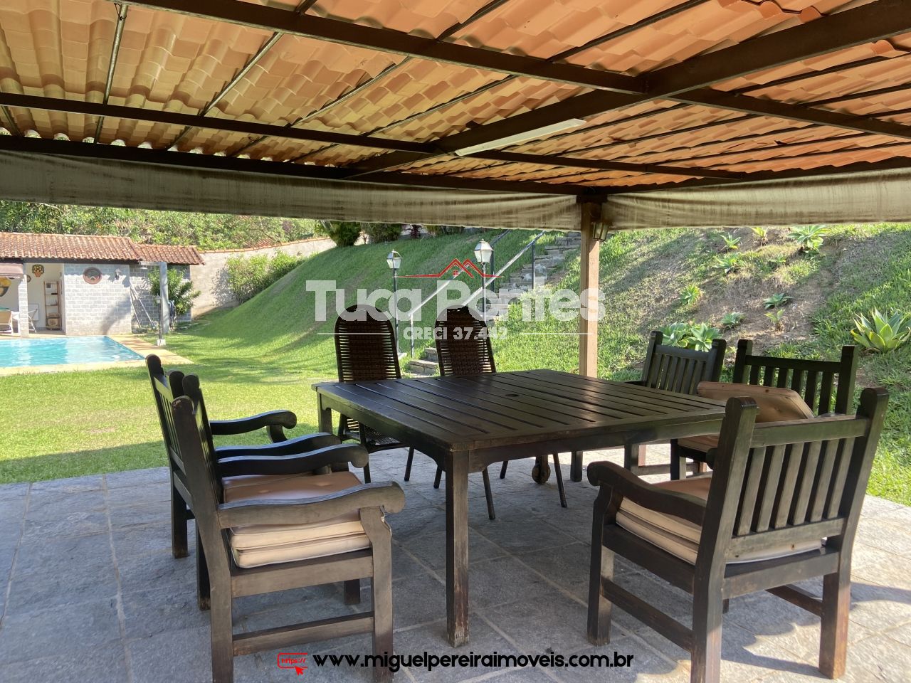 Vista encantadora - 5 Quartos, com piscina e churrasqueira  | Código:C35