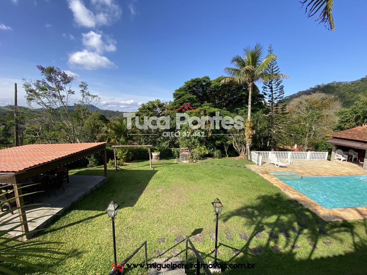 Vista encantadora - 5 Quartos, com piscina e churrasqueira  | Código:C35