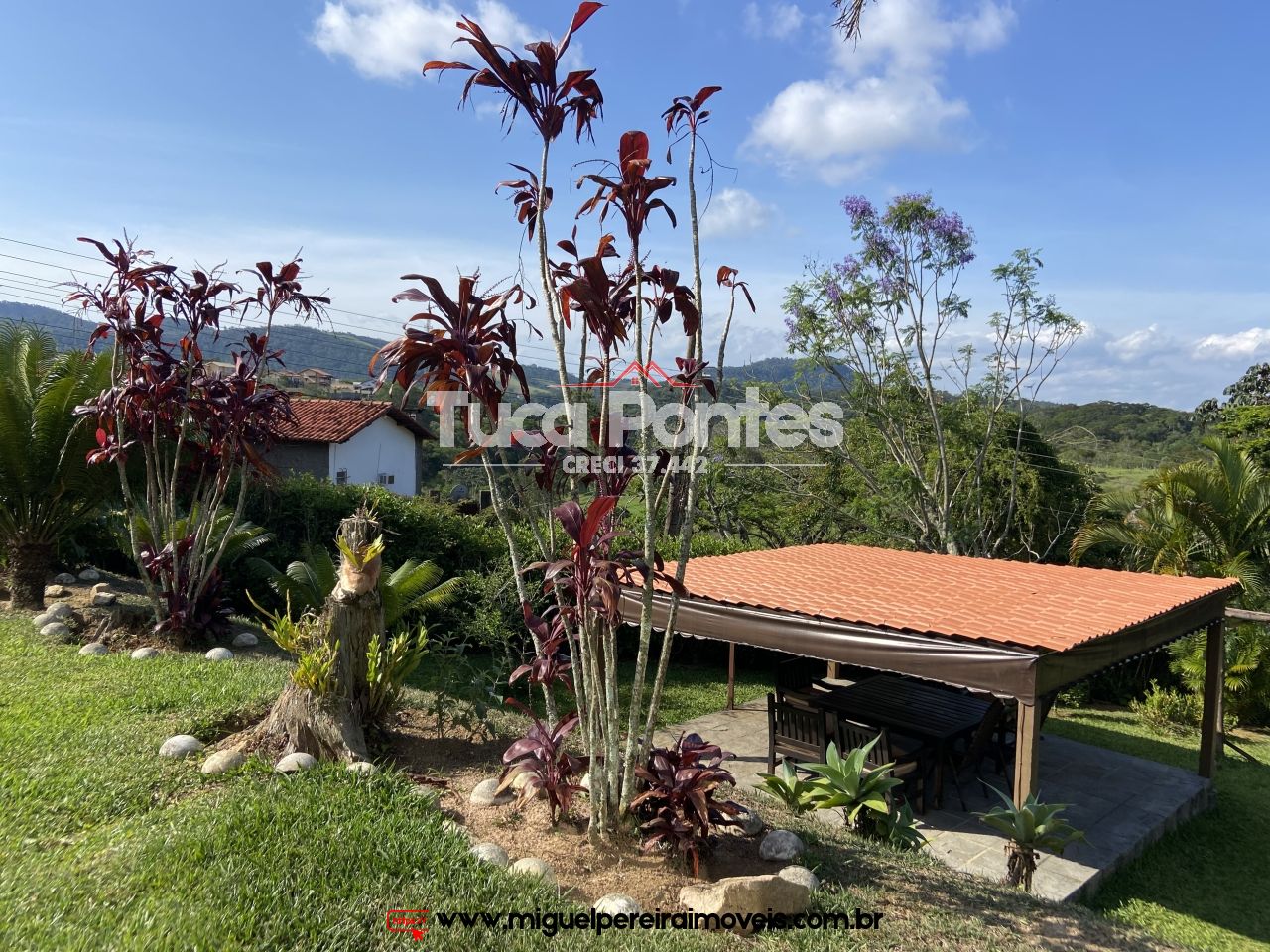 Vista encantadora - 5 Quartos, com piscina e churrasqueira  | Código:C35