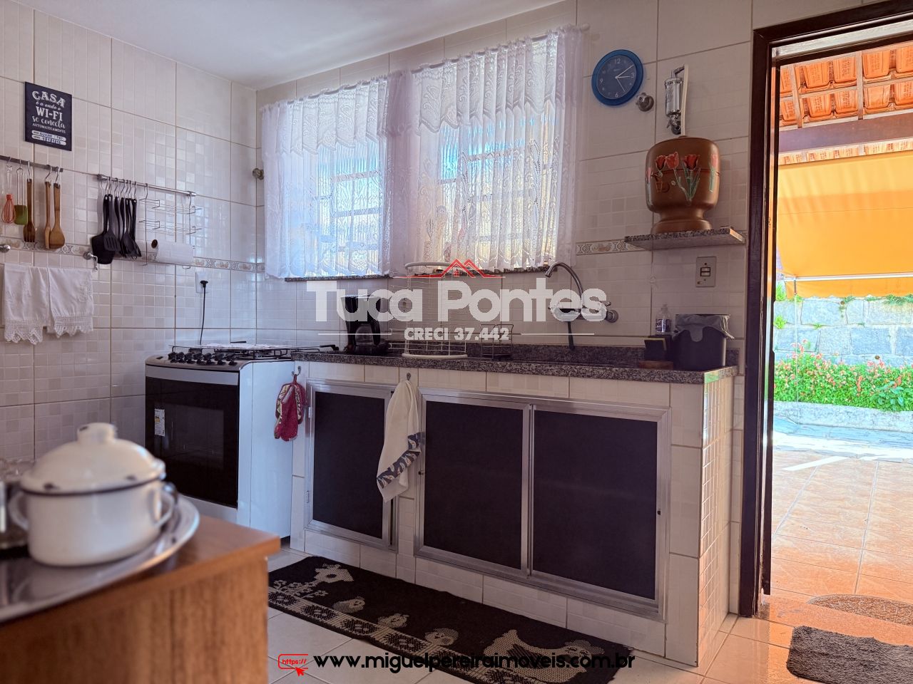 Vista encantadora - 5 Quartos, com piscina e churrasqueira  | Código:C35