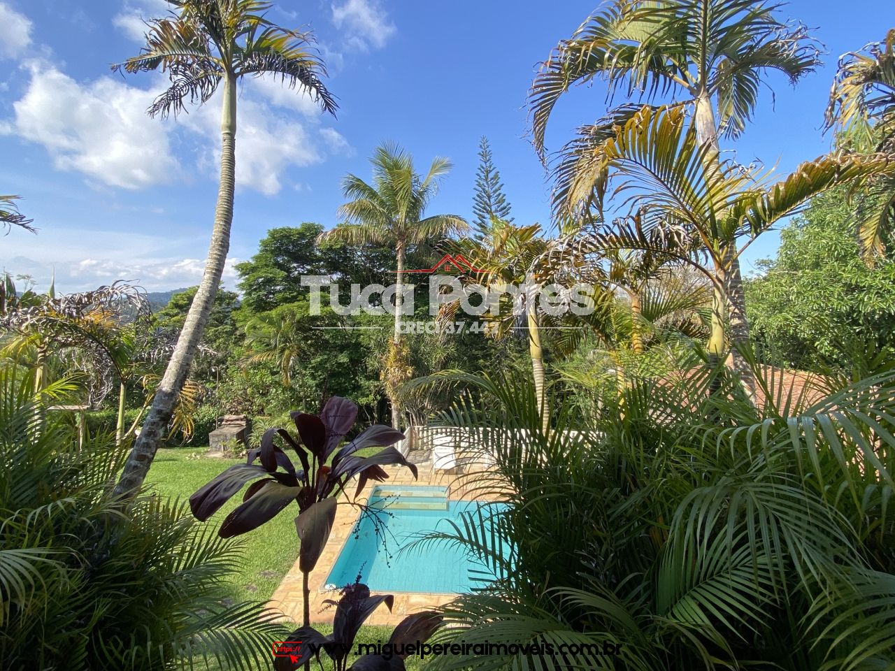 Vista encantadora - 5 Quartos, com piscina e churrasqueira  | Código:C35