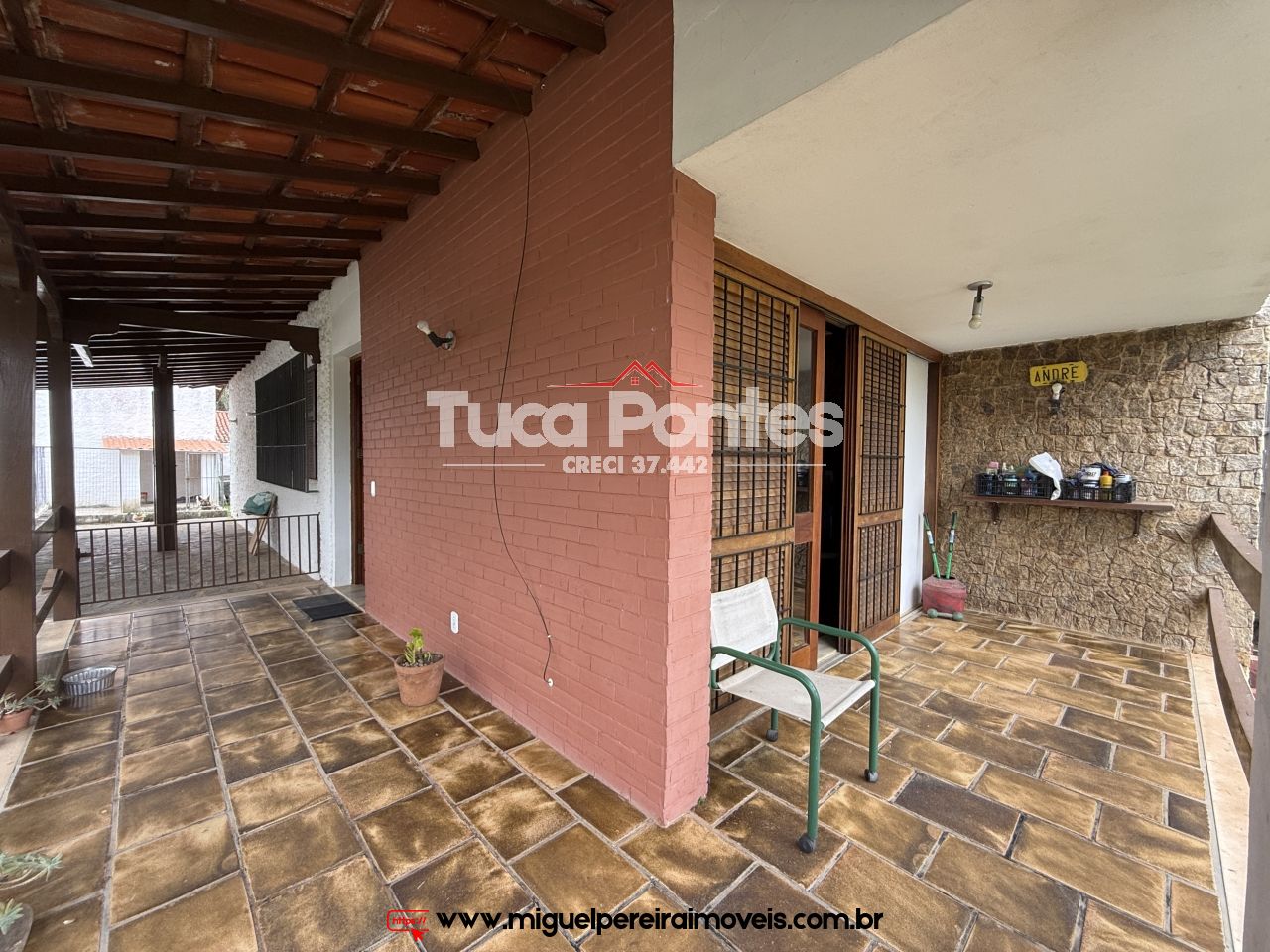 Sua localização é de grande destaque - Casa ampla, com piscina e churrsaqueira | Código:C32