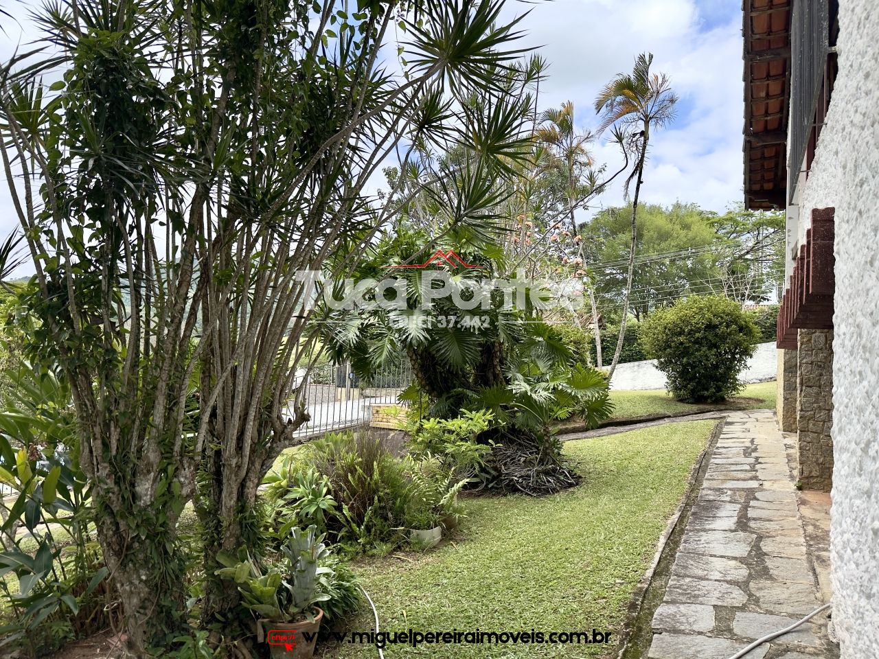 Sua localização é de grande destaque - Casa ampla, com piscina e churrsaqueira | Código:C32