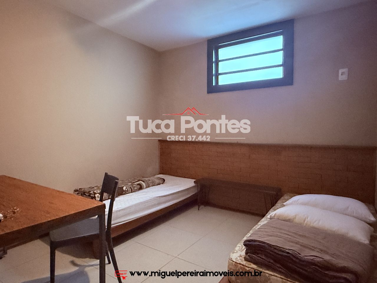 Charmosa casa com arquitetura moderna - 700 mts do Lago de Javary | Código:C51