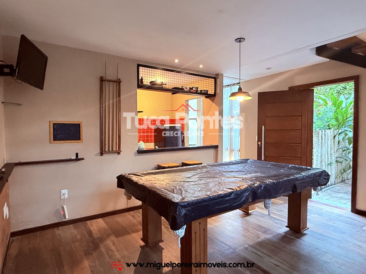 Charmosa casa com arquitetura moderna - 700 mts do Lago de Javary | Código:C51