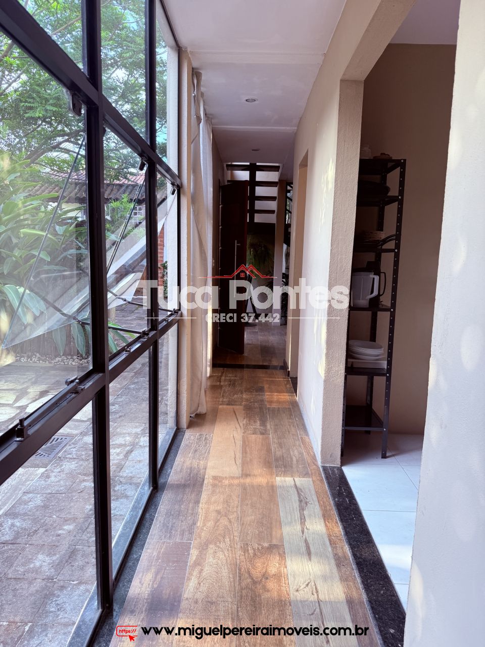 Charmosa casa com arquitetura moderna - 700 mts do Lago de Javary | Código:C51