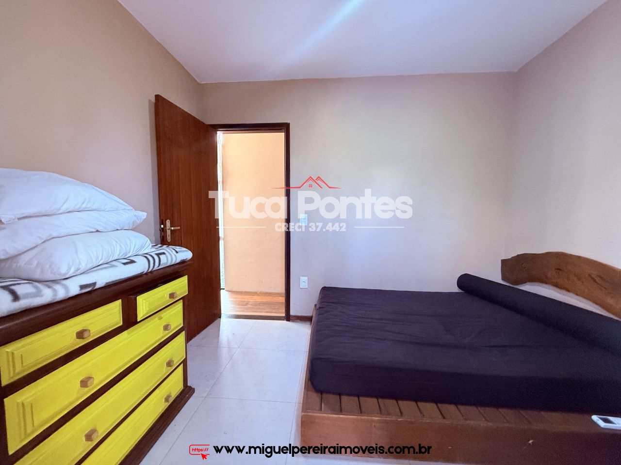 Charmosa casa com arquitetura moderna - 700 mts do Lago de Javary | Código:C51