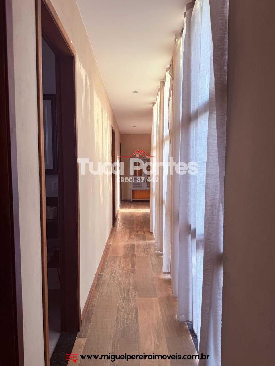 Charmosa casa com arquitetura moderna - 700 mts do Lago de Javary | Código:C51