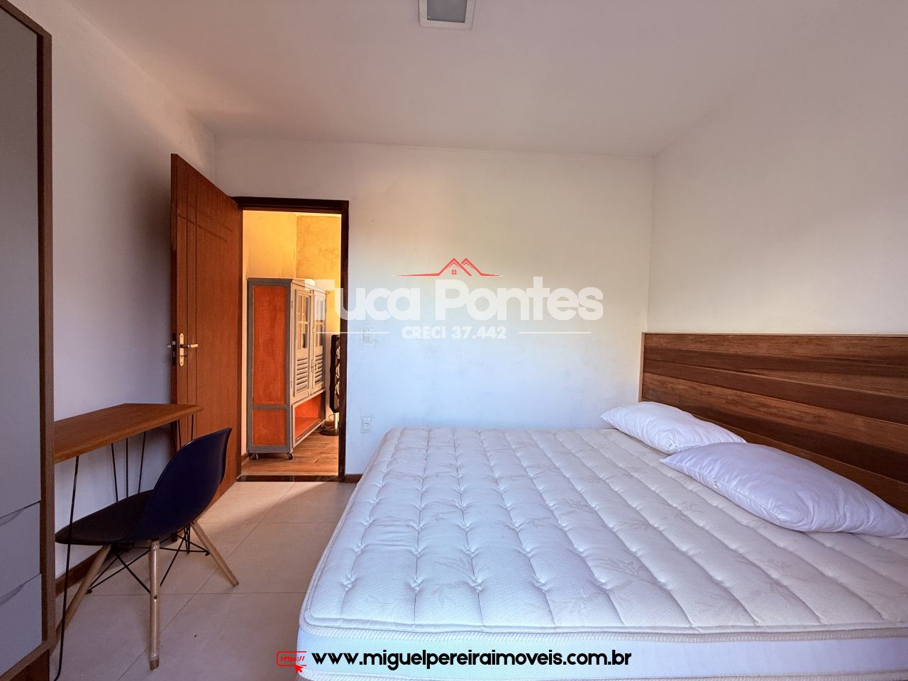 Charmosa casa com arquitetura moderna - 700 mts do Lago de Javary | Código:C51