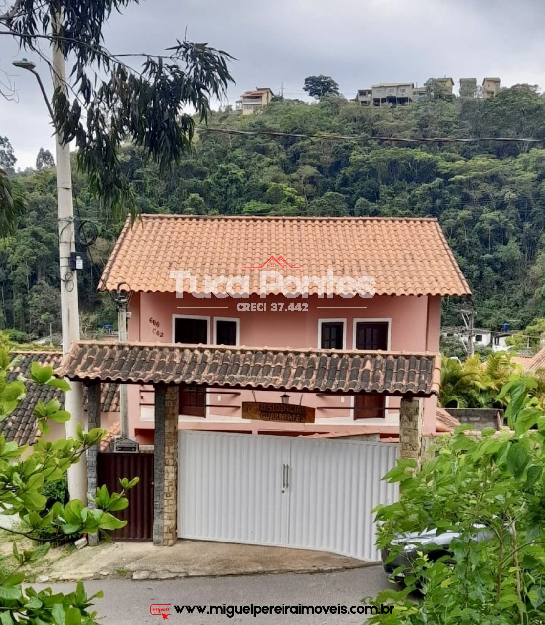 Casa seminova  - Asfalto na porta  | Código:C501