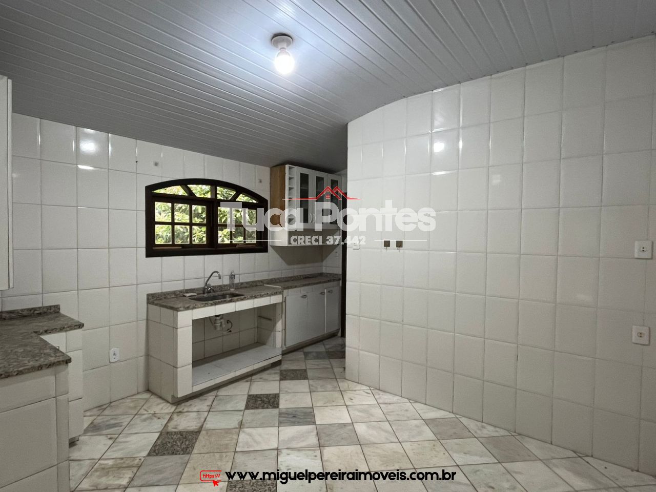 Terreno plano e murado  - Localização espetacular | Código:L2