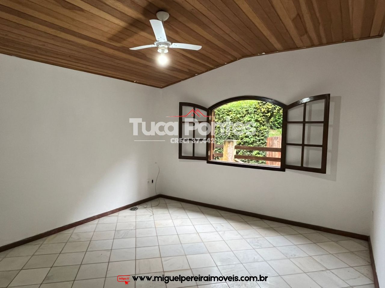 Terreno plano e murado  - Localização espetacular | Código:L2