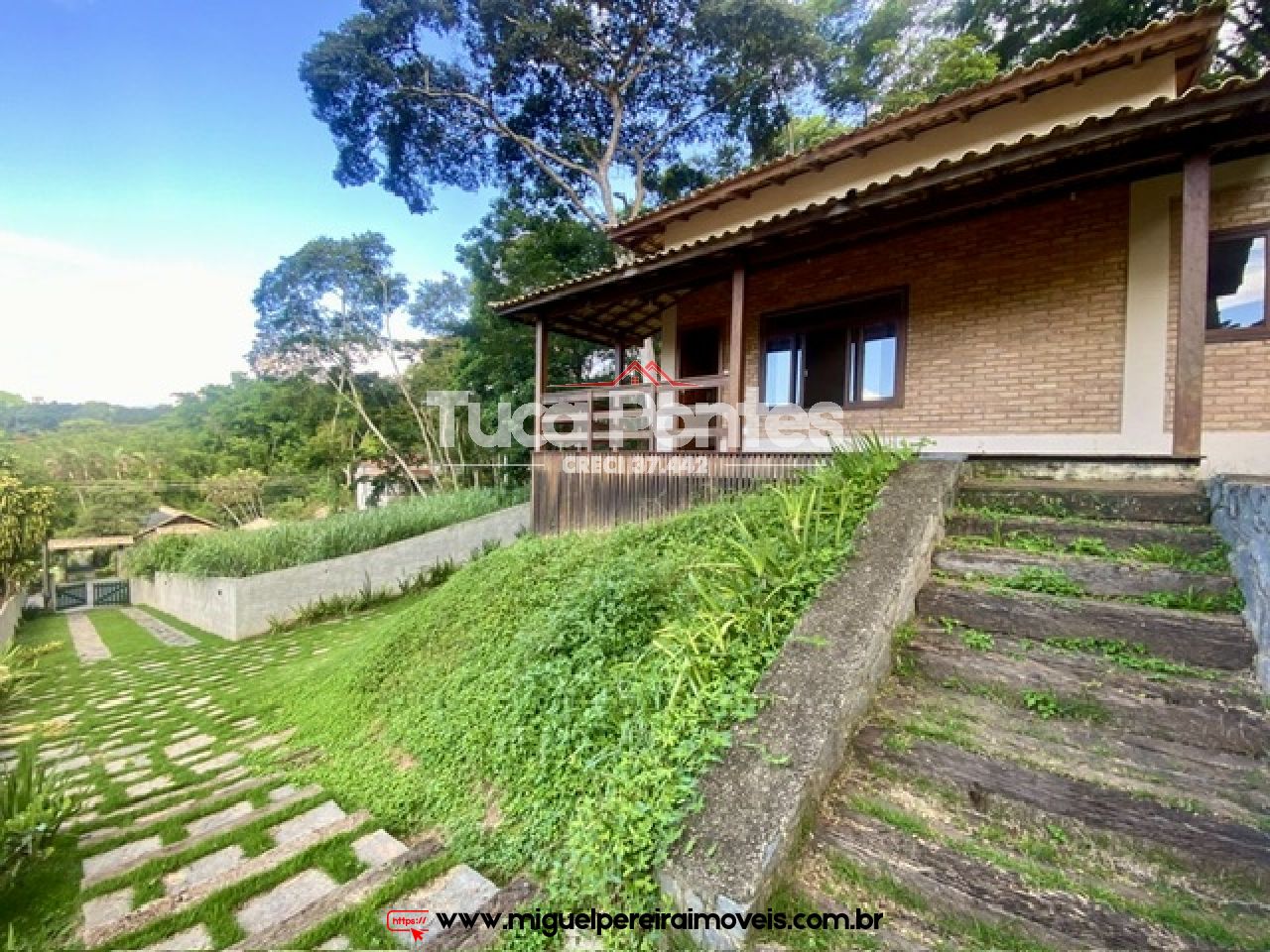 Casa nova e terrea - Com pé direito alto  | Código:C64