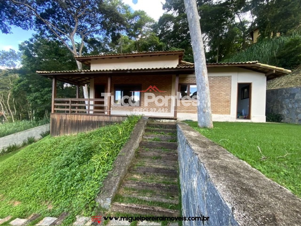 Casa nova e terrea - Com pé direito alto  | Código:C64