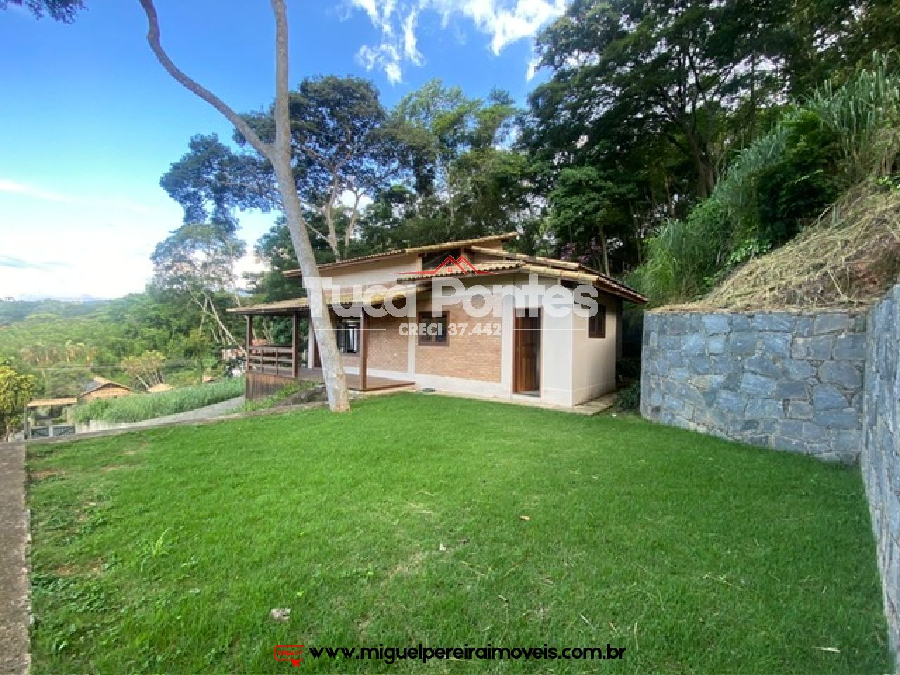 Casa nova e terrea - Com pé direito alto  | Código:C64