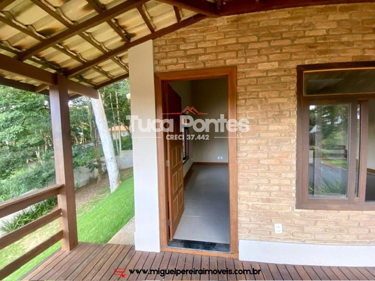 Casa nova e terrea - Com pé direito alto  | Código:C64