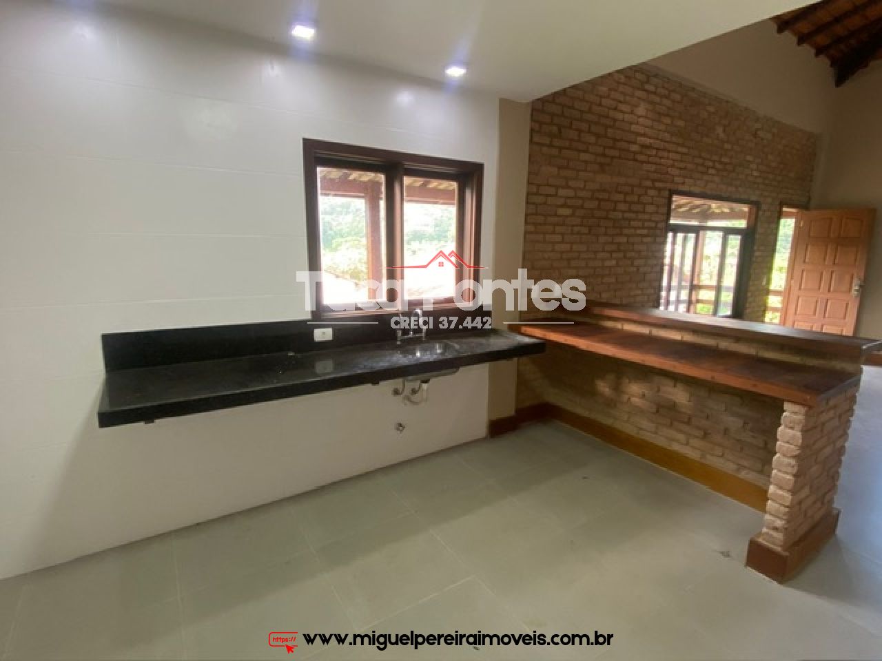 Casa nova e terrea - Com pé direito alto  | Código:C64