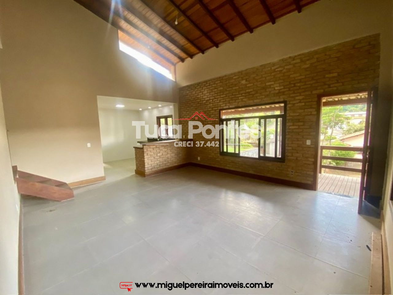 Casa nova e terrea - Com pé direito alto  | Código:C64