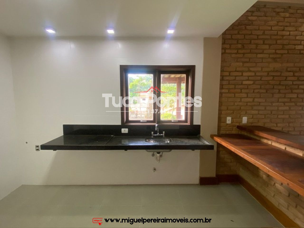 Casa nova e terrea - Com pé direito alto  | Código:C64