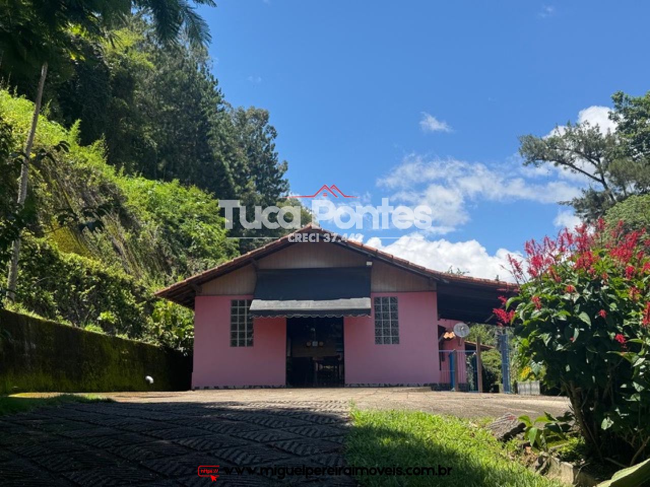 Super aconchegante  - Casa com anexos e piscina | Código:C61